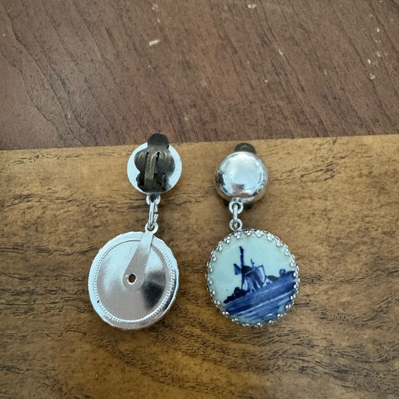 Vintage Charming Dutch Silver and Blue Windmill clip on Earrings - Picture 3 of 3